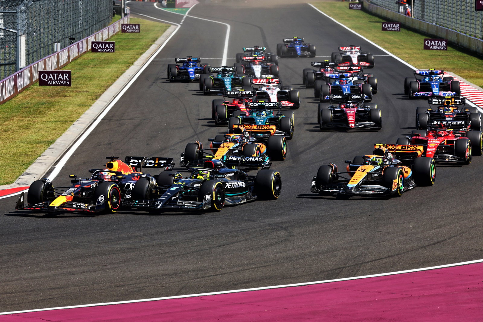 Max Verstappen (NLD) Red Bull Racing RB19 leads Lewis Hamilton (GBR) Mercedes AMG F1 W14 at the start of the race. Formula