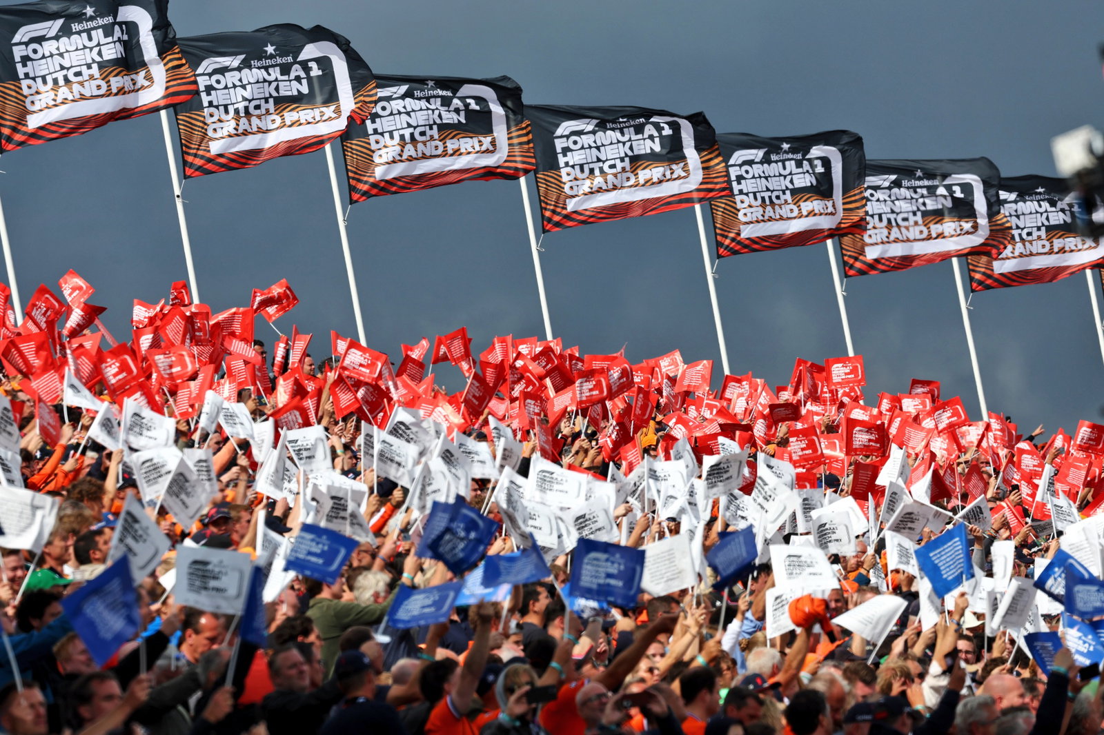 Circuit atmosphere - fans in the grandstand. Formula 1 World Championship, Rd 14, Dutch Grand Prix, Zandvoort,