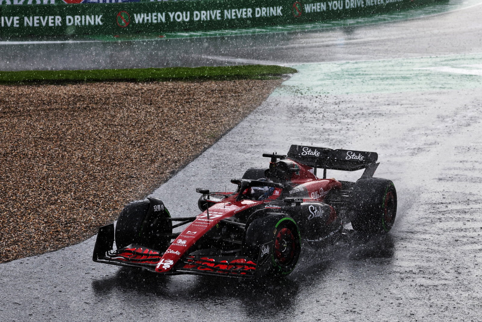 Valtteri Bottas (FIN) Alfa Romeo F1 Team C43 runs wide at Tarzan. Formula 1 World Championship, Rd 14, Dutch Grand Prix,