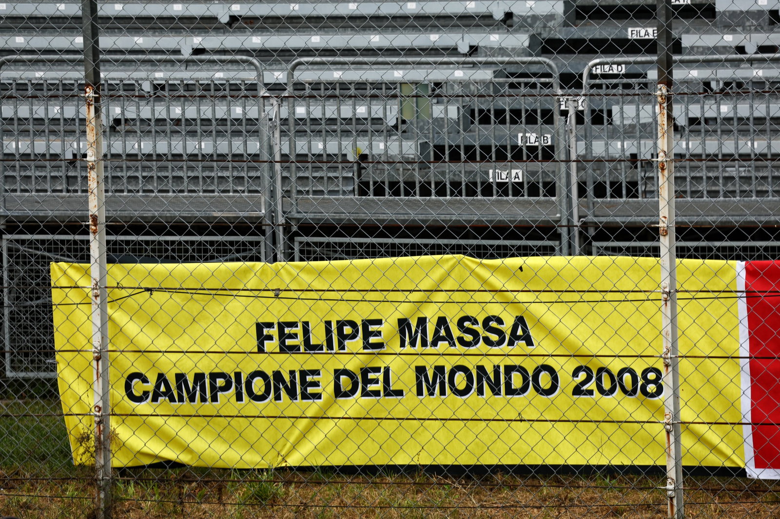 Circuit atmosphere - A banner in support of Felipe Massa (BRA) and his bid to claim the 2008 F1 World Championship crown.