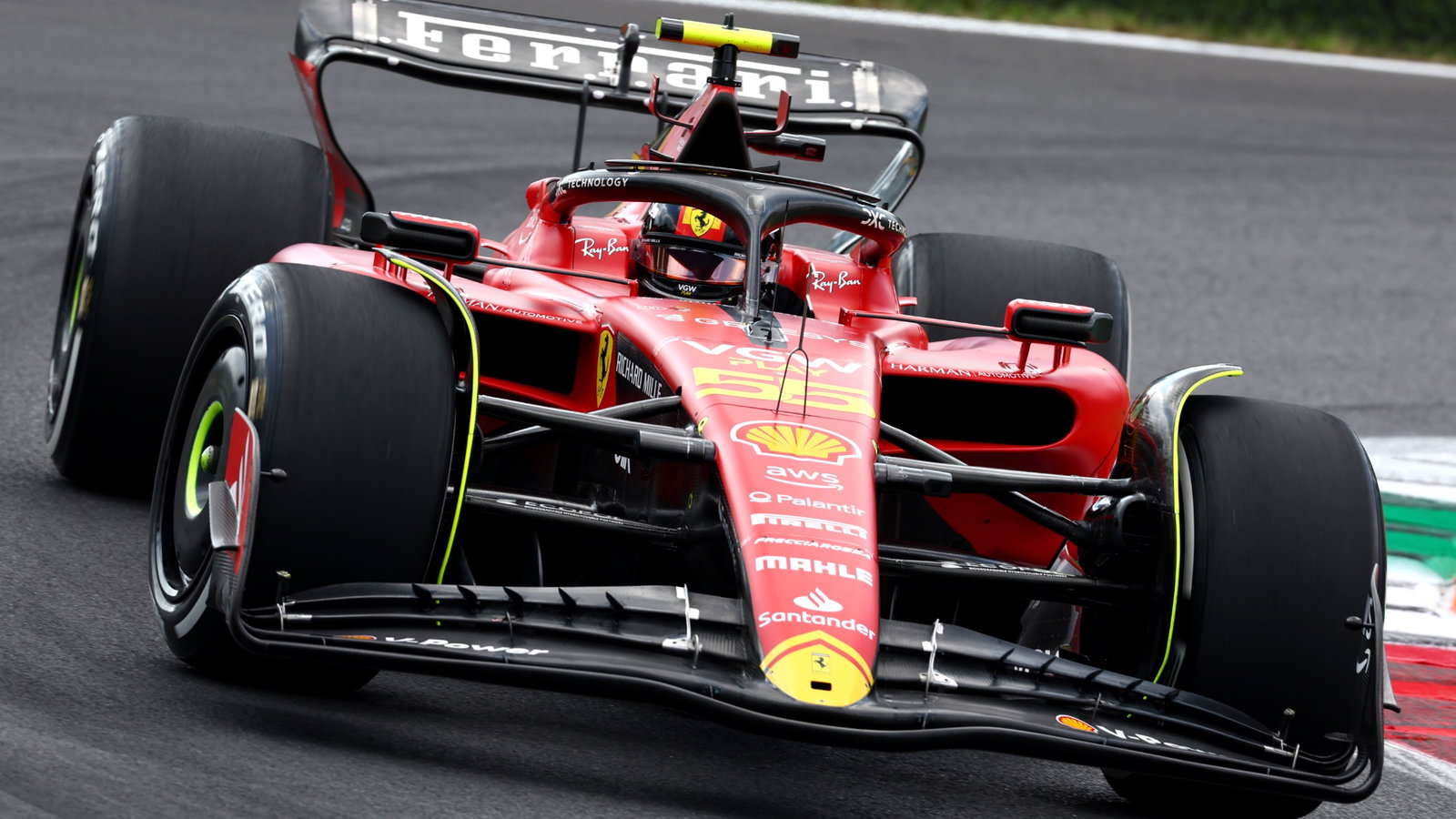 Carlos Sainz Jr (ESP) Ferrari SF