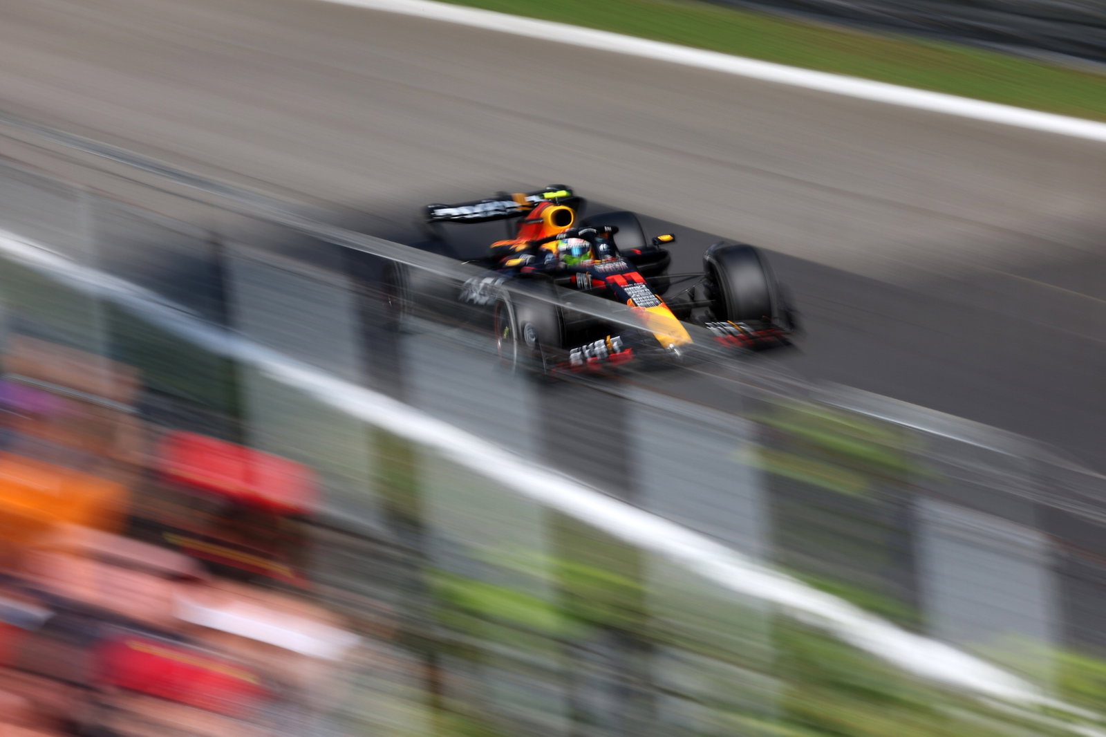 Sergio Perez (MEX ) Red Bull Racing RB19.Kejuaraan Dunia Formula 1, Rd 15, Grand Prix Italia, Monza, Italia, Kualifikasi