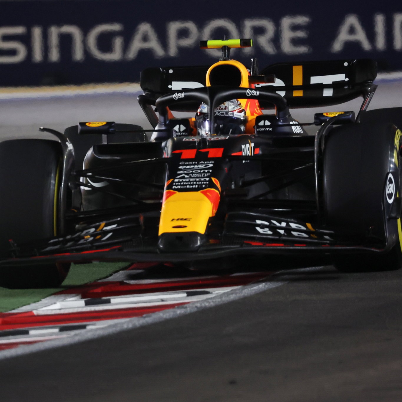 Sergio Perez (MEX) Red Bull Racing RB19. Formula 1 World Championship, Rd 16, Singapore Grand Prix, Marina Bay Street