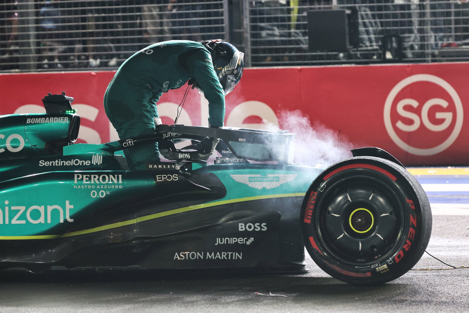 Lance Stroll (CDN) Aston Martin F1 Team AMR23 crashed in qualifying. Formula 1 World Championship, Rd 16, Singapore Grand