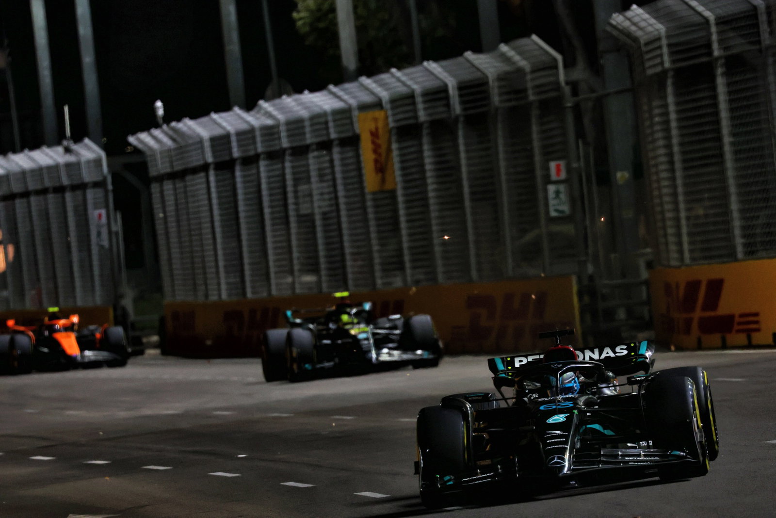 George Russell (GBR) Mercedes AMG F1 W14. Formula 1 World Championship, Rd 16, Singapore Grand Prix, Marina Bay Street
