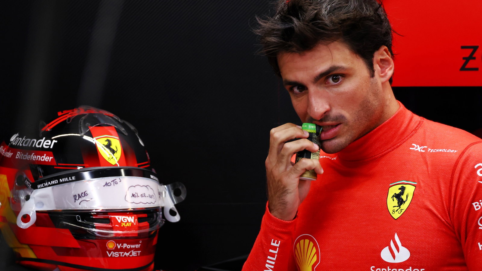 Carlos Sainz Jr (ESP) Ferrari on the grid. Formula 1 World Championship, Rd 16, Singapore Grand Prix, Marina Bay Street