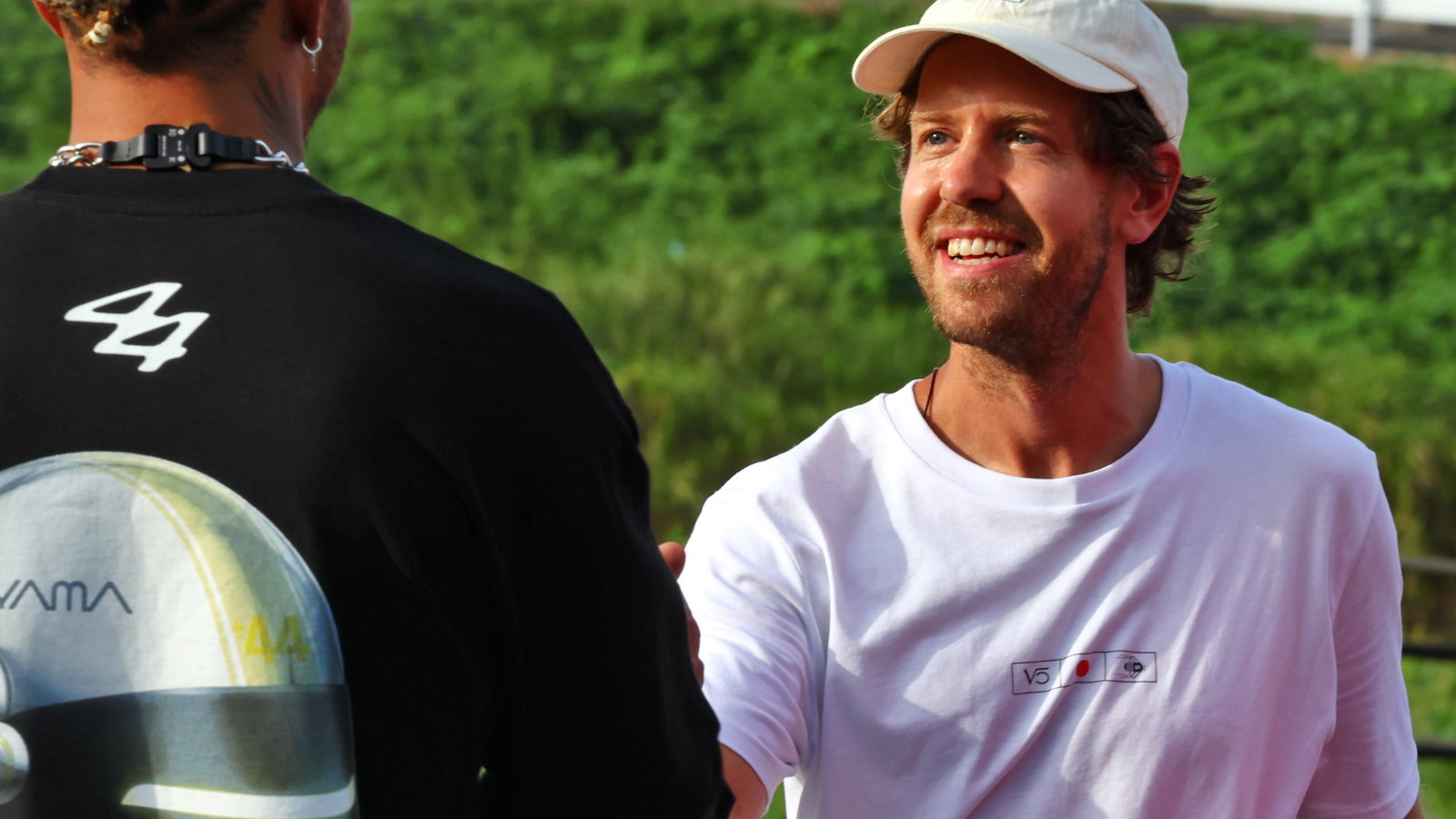 (L to R): Lewis Hamilton (GBR) Mercedes AMG F1 with Sebastian Vettel (GER) - Bee Hotel at Buzzin' Corner. Formula 1 World