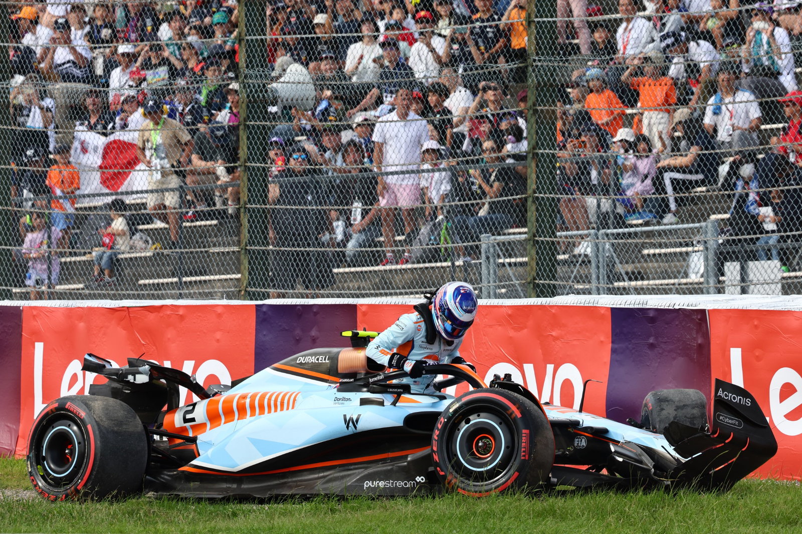 Logan Sargeant (USA) Williams Racing FW45 crashed out of qualifying. Formula 1 World Championship, Rd 17, Japanese Grand