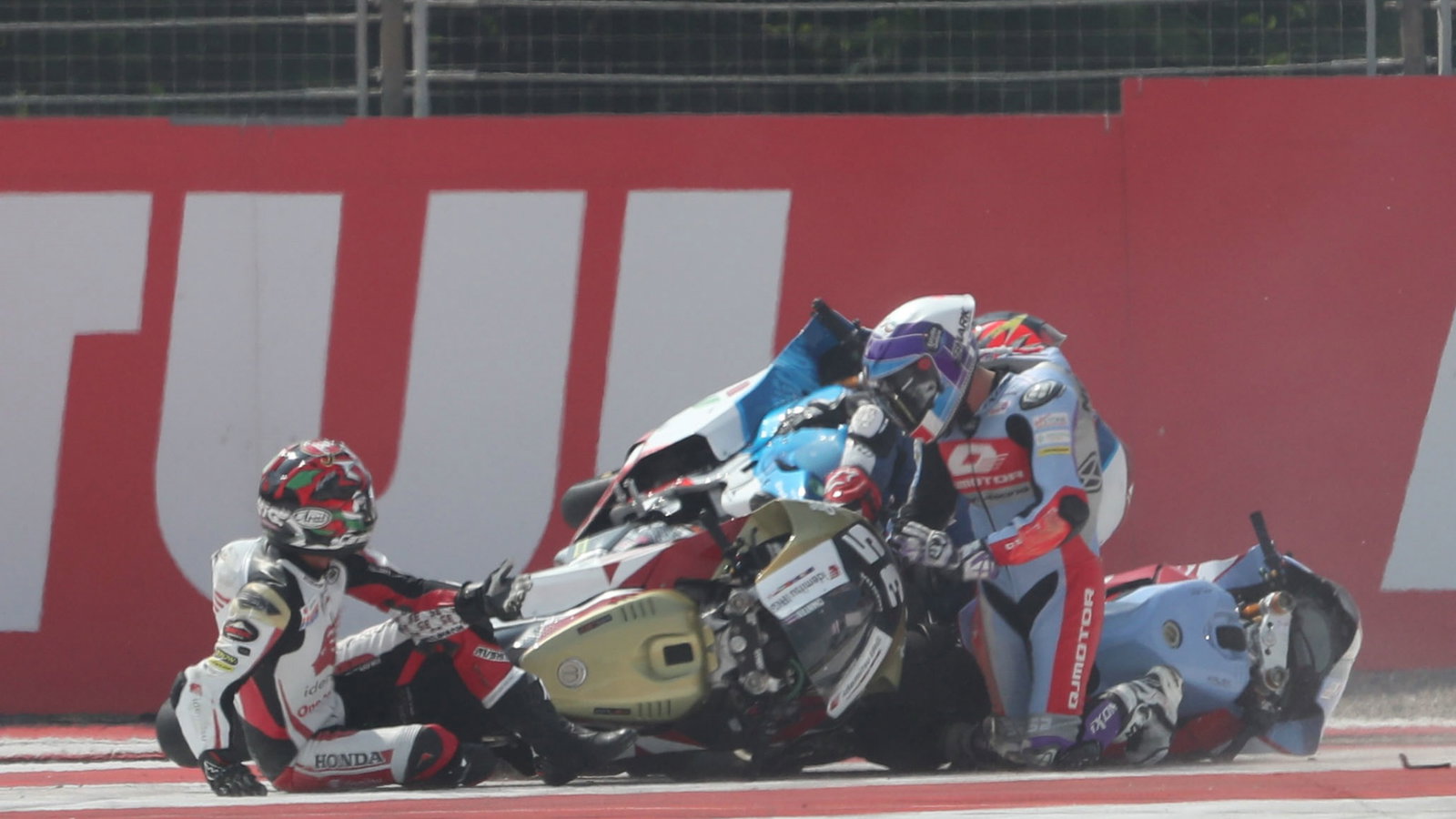 Jake Dixon leads, others crash, Moto2 race, Indian MotoGP, 24 September