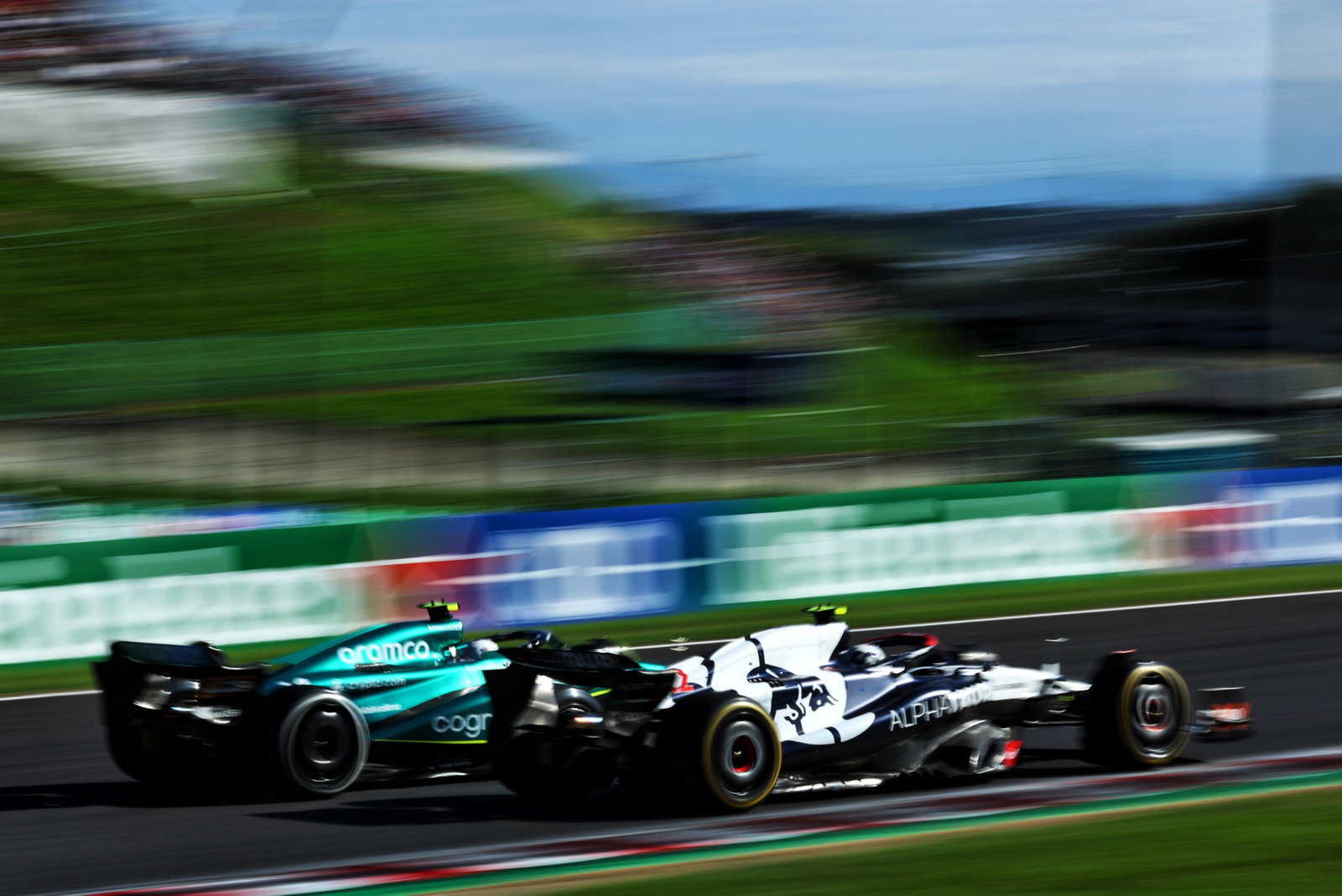 Yuki Tsunoda (JPN) AlphaTauri AT04 and Fernando Alonso (ESP) Aston Martin F1 Team AMR23 battle for position. Formula 1