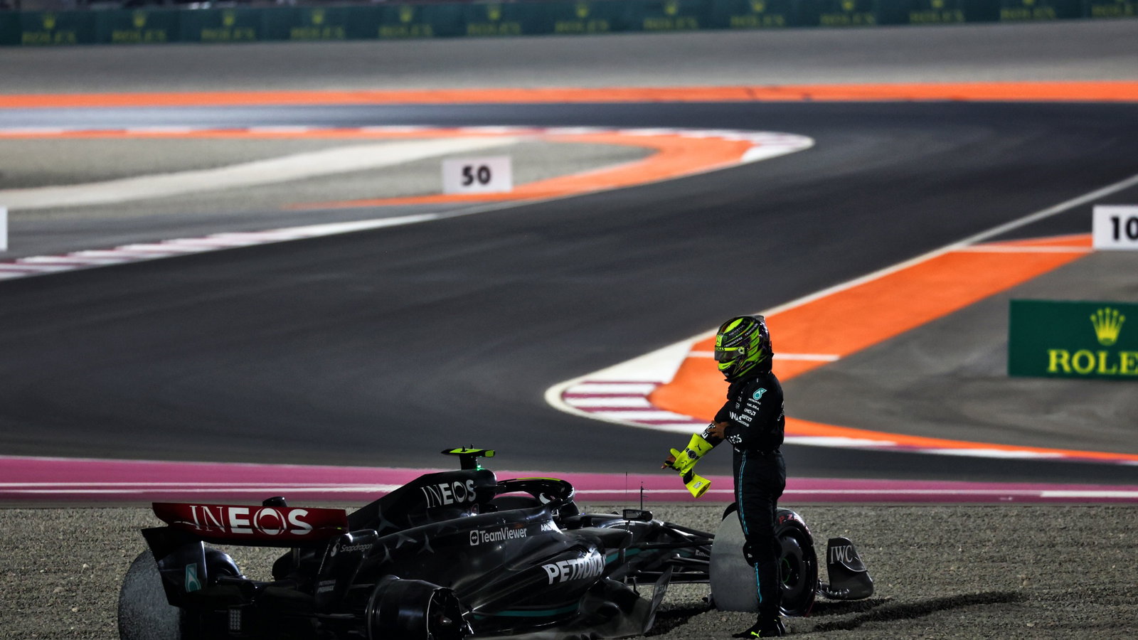 Lewis Hamilton (GBR) Mercedes AMG F1 W14 crashes out at the start of the race. Formula 1 World Championship, Rd 18, Qatar