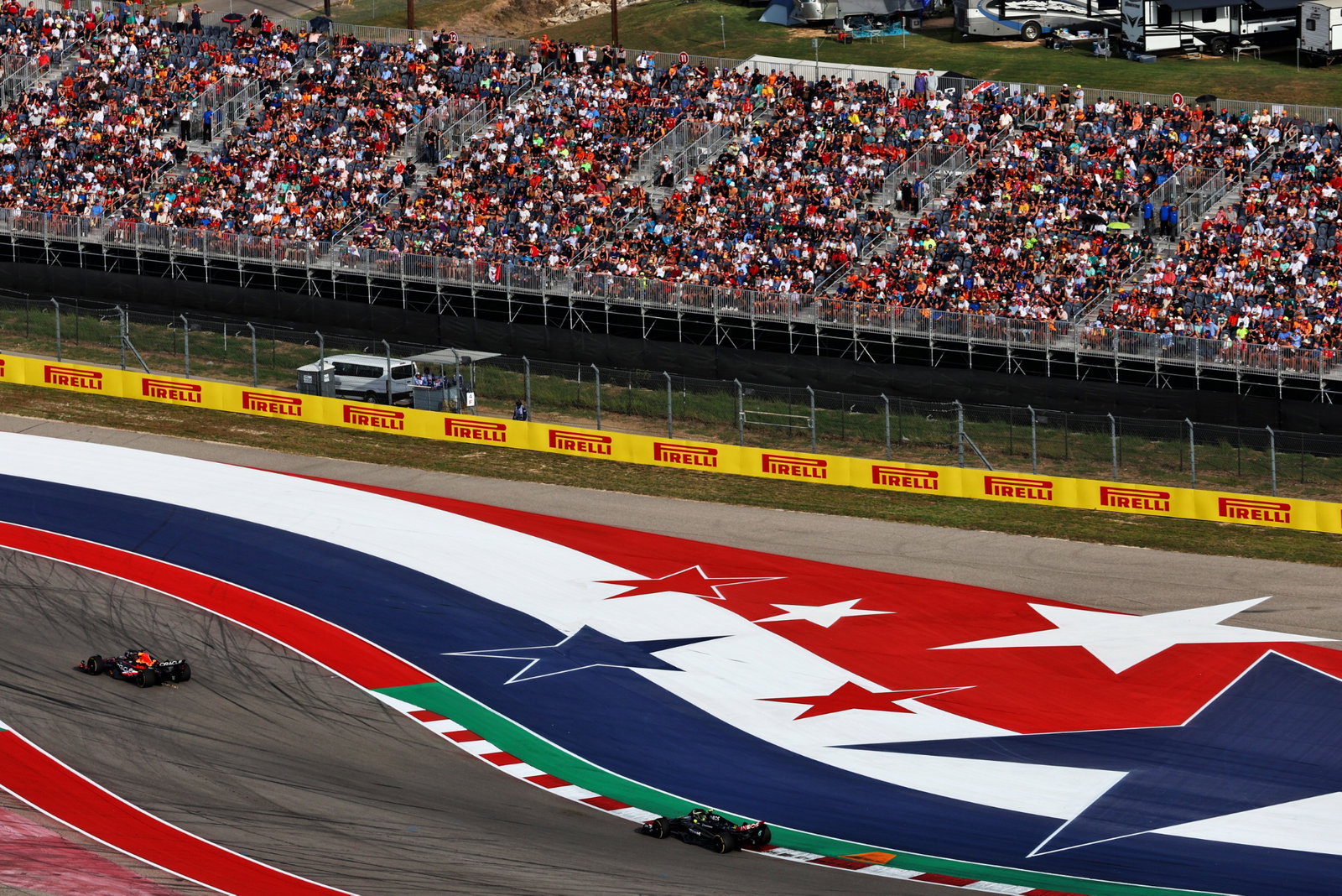 Max Verstappen (NLD) Red Bull Racing RB19 leads Lewis Hamilton (GBR) Mercedes AMG F1 W14. Formula 1 World Championship, Rd