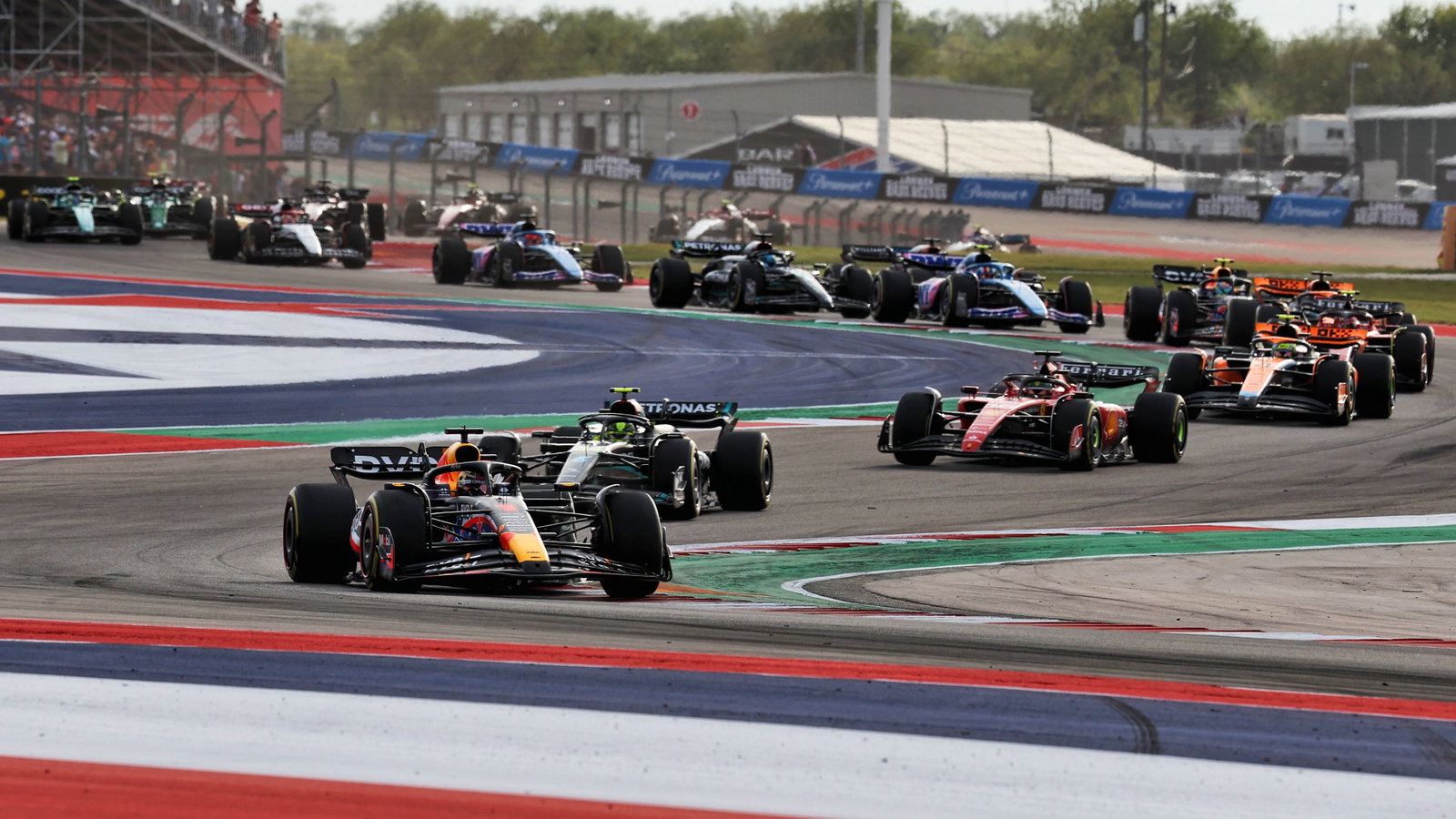 Max Verstappen (NLD) Red Bull Racing RB19 leads at the start of Sprint. Formula 1 World Championship, Rd 19, United States