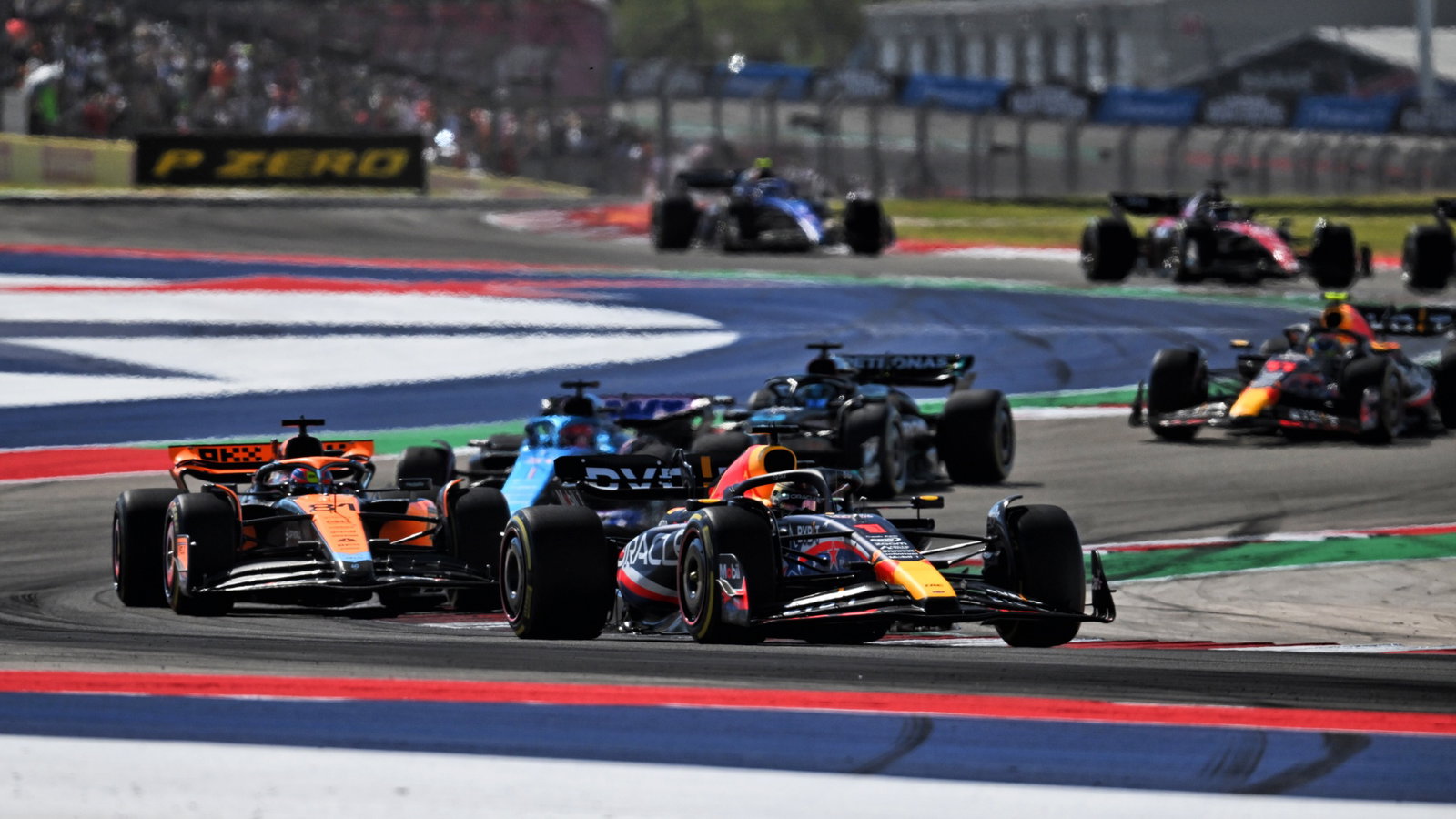 Max Verstappen (NLD) Red Bull Racing RB19 at the start of the race. Formula 1 World Championship, Rd 19, United States