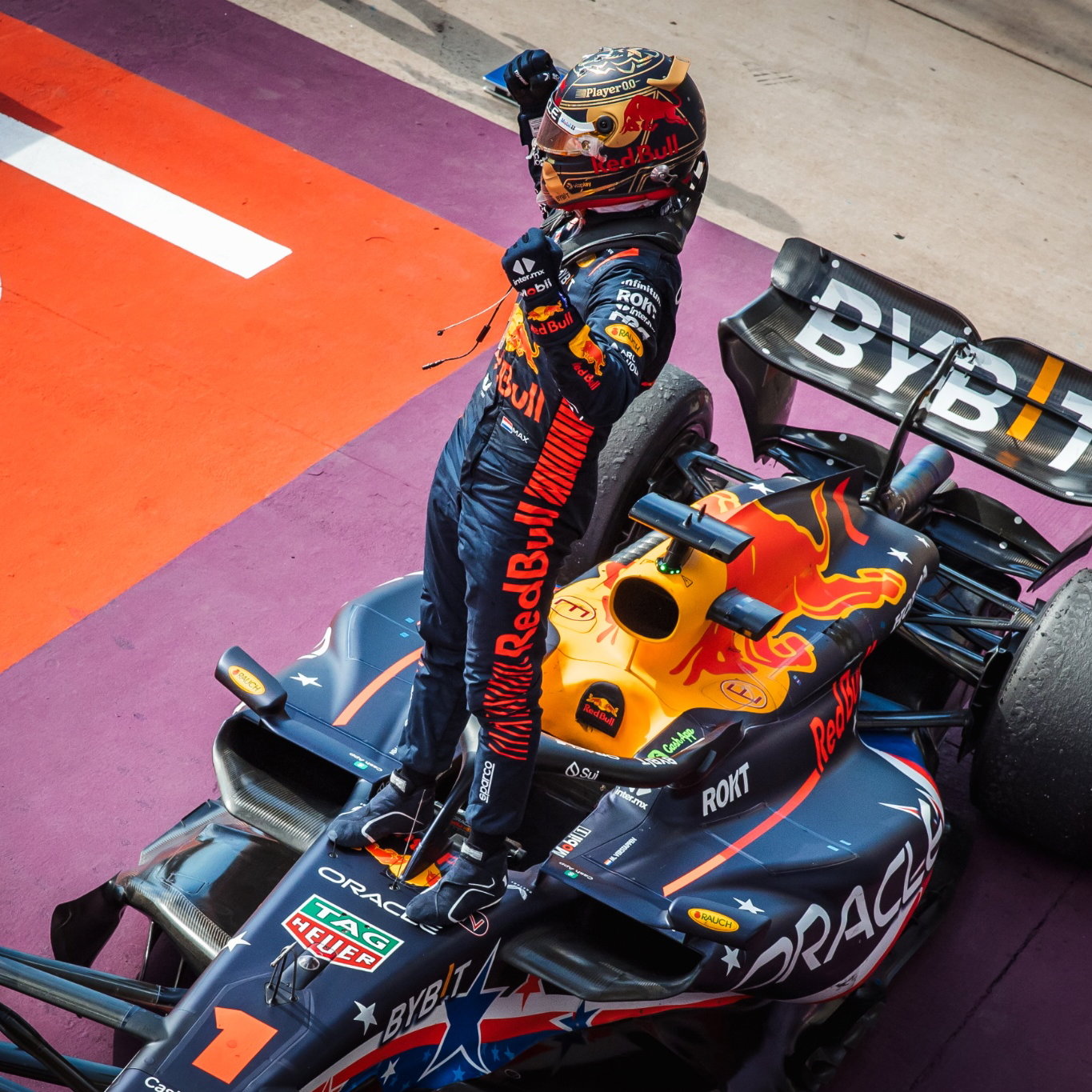 Race winner Max Verstappen (NLD) Red Bull Racing RB19 celebrates in parc ferme. Formula 1 World Championship, Rd 19,