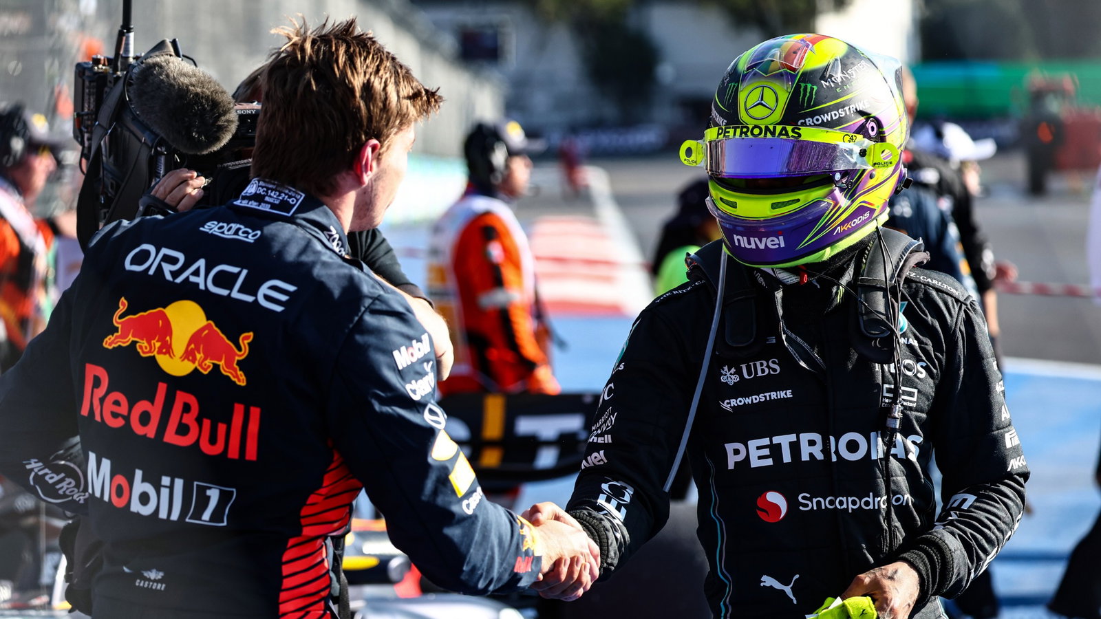 Max Verstappen (NLD), Red Bull Racing Lewis Hamilton (GBR), Mercedes AMG F1 Formula 1 World Championship, Rd 20, Mexican