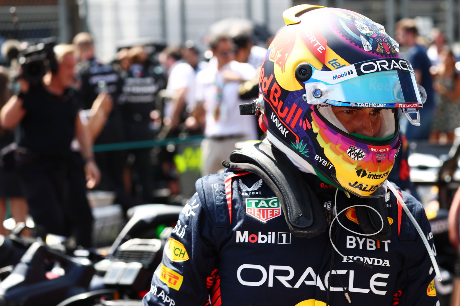 Sergio Perez (MEX ) Red Bull Racing di grid. Kejuaraan Dunia Formula 1, Rd 20, Grand Prix Meksiko, Mexico City,