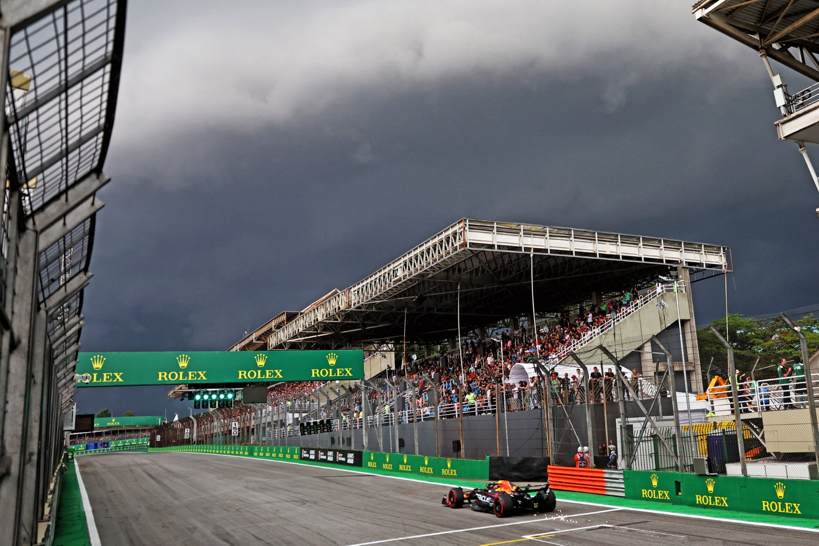 Max Verstappen (NLD) Red Bull Racing RB19. Kejuaraan Dunia Formula 1, Rd 21, Grand Prix Brasil, Sao Paulo, Brazil,
