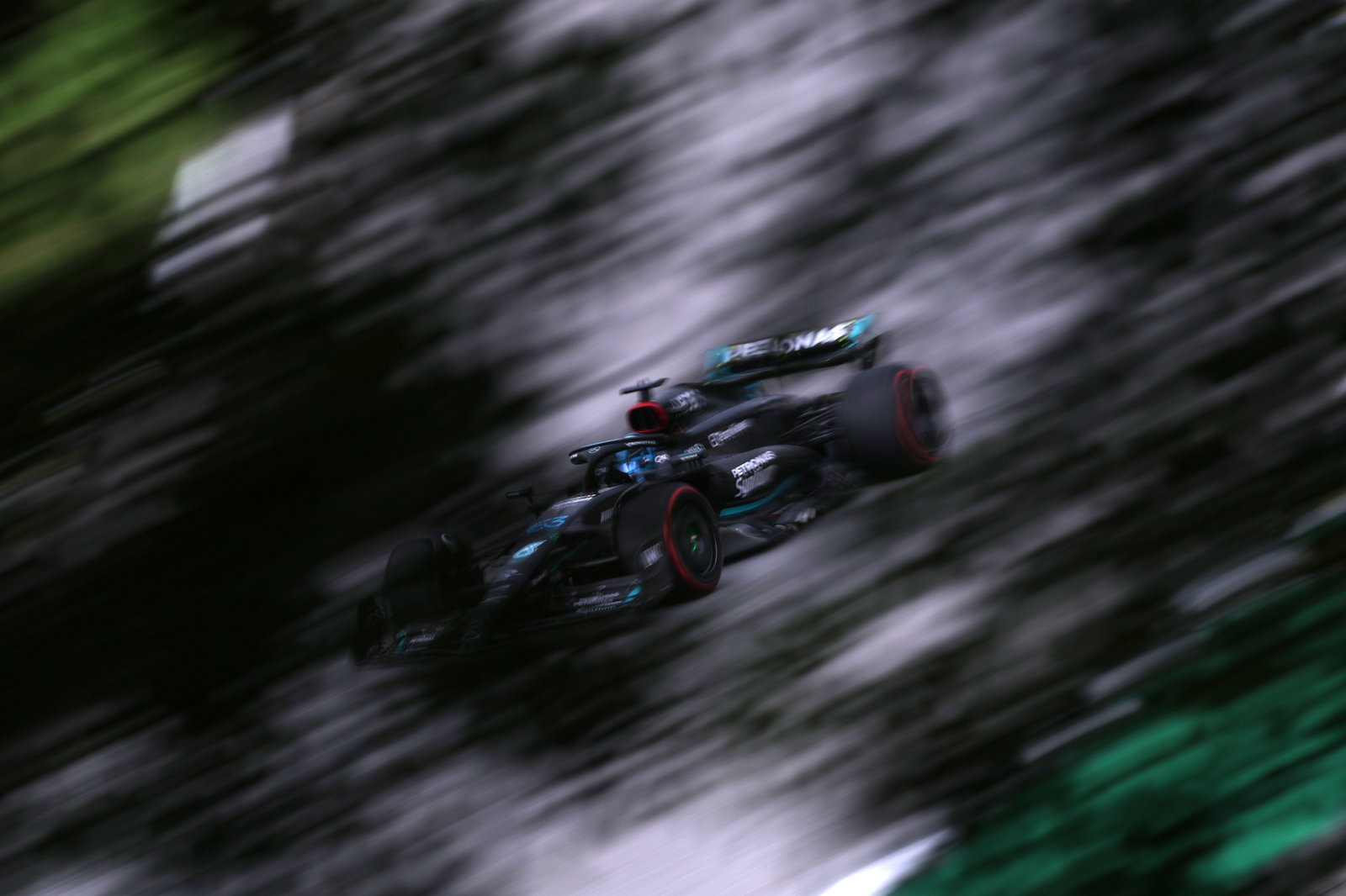 George Russell (GBR) Mercedes AMG F1 W14. Kejuaraan Dunia Formula 1, Rd 21, Grand Prix Brasil, Sao Paulo, Brazil,