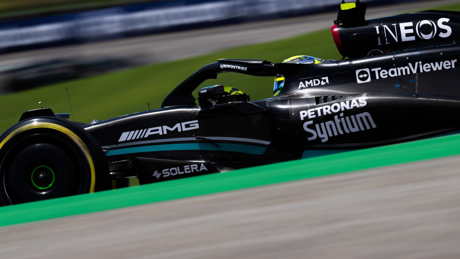 Lewis Hamilton (GBR) Mercedes AMG F1 W1