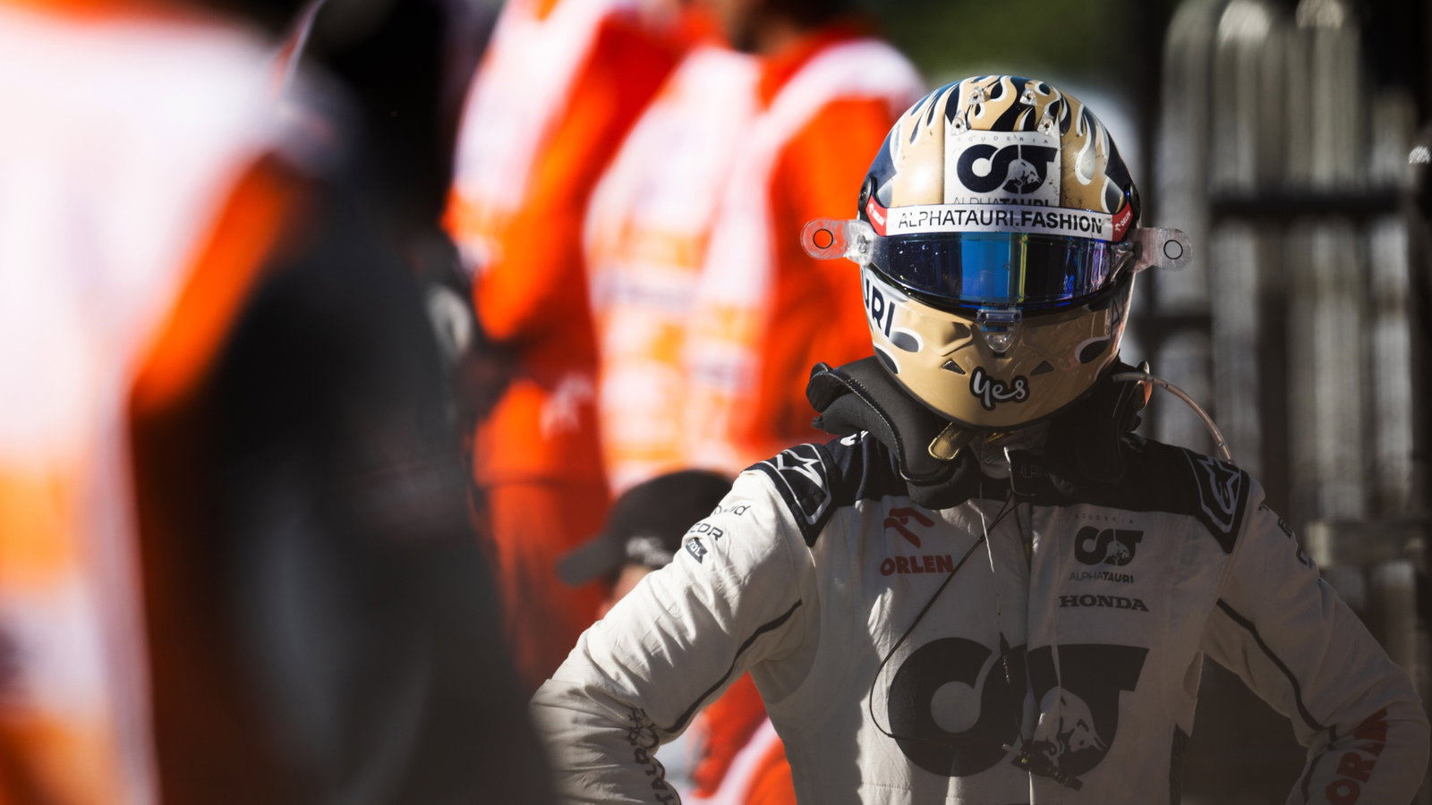 Daniel Ricciardo (AUS) AlphaTauri in parc ferme. Formula 1 World Championship, Rd 21, Brazilian Grand Prix, Sao Paulo,