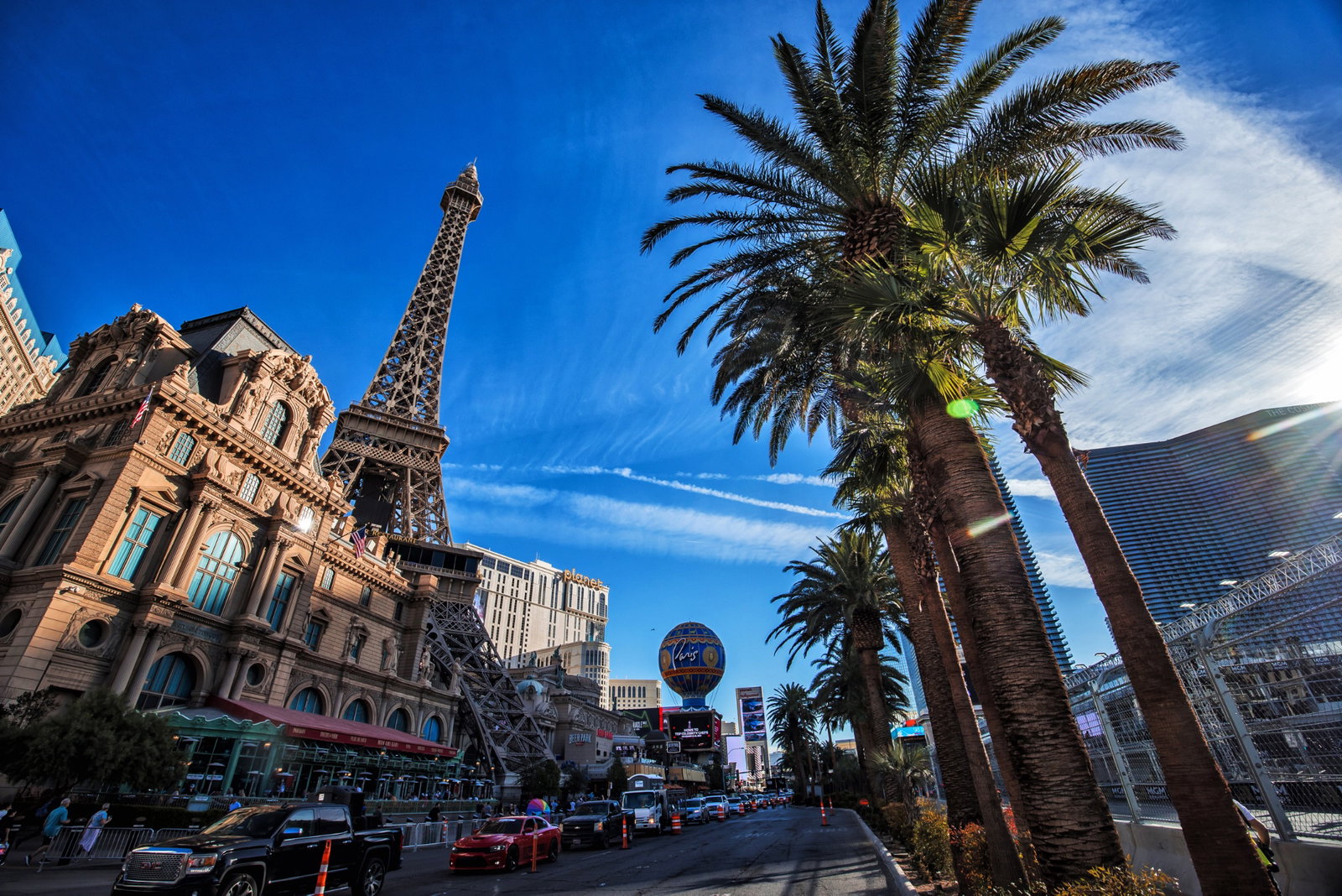 Circuit atmosphere - Paris hotel. Formula 1 World Championship, Rd 22, Las Vegas Grand Prix, Las Vegas, Nevada, USA,