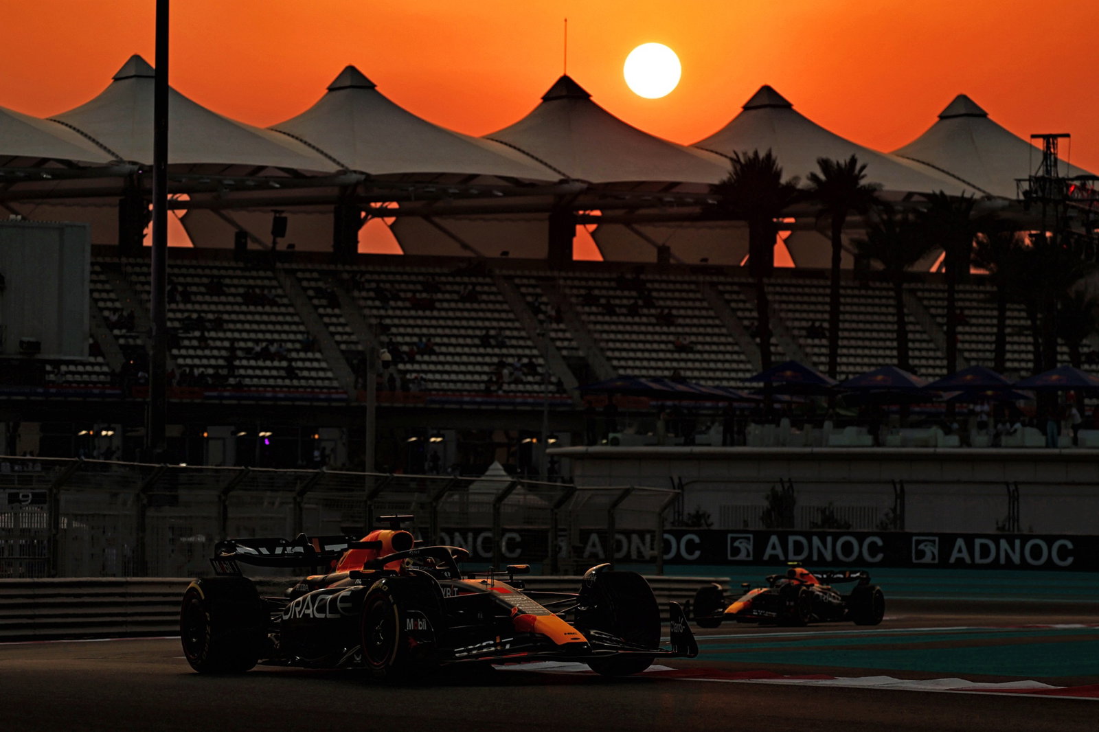 Max Verstappen (NLD) Red Bull Racing RB19. Formula 1 World Championship, Rd 23, Abu Dhabi Grand Prix, Yas Marina Circuit,