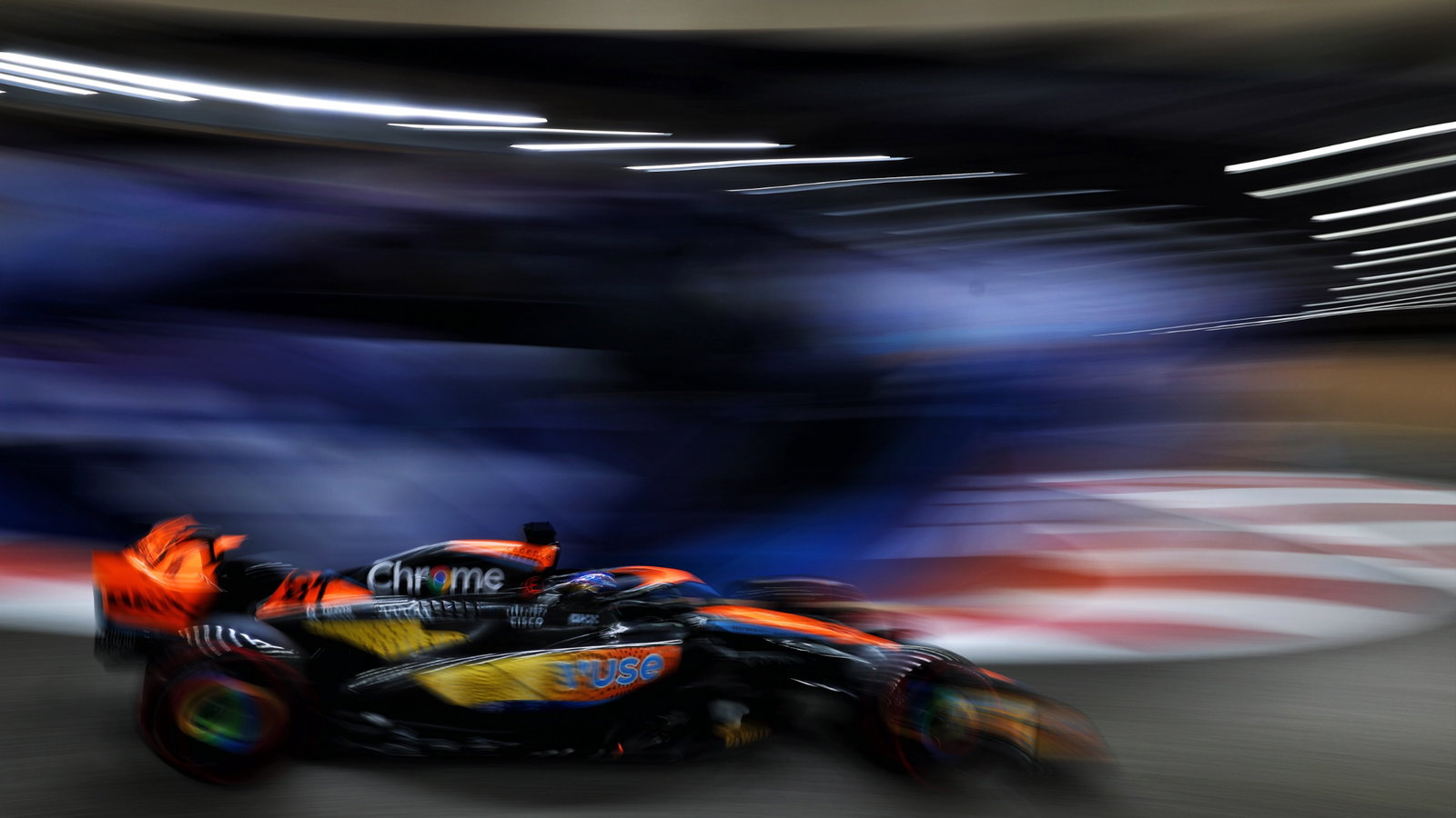 Oscar Piastri (AUS) McLaren MCL60. Formula 1 World Championship, Rd 23, Abu Dhabi Grand Prix, Yas Marina Circuit, Abu