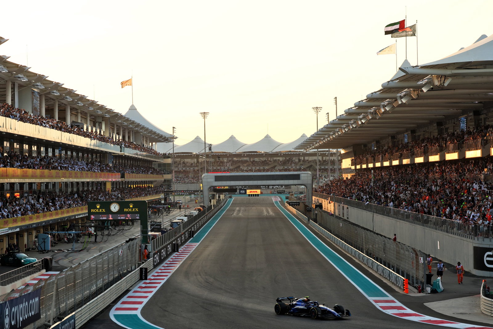 Logan Sargeant (USA) Williams Racing FW45. Formula 1 World Championship, Rd 23, Abu Dhabi Grand Prix, Yas Marina Circuit,