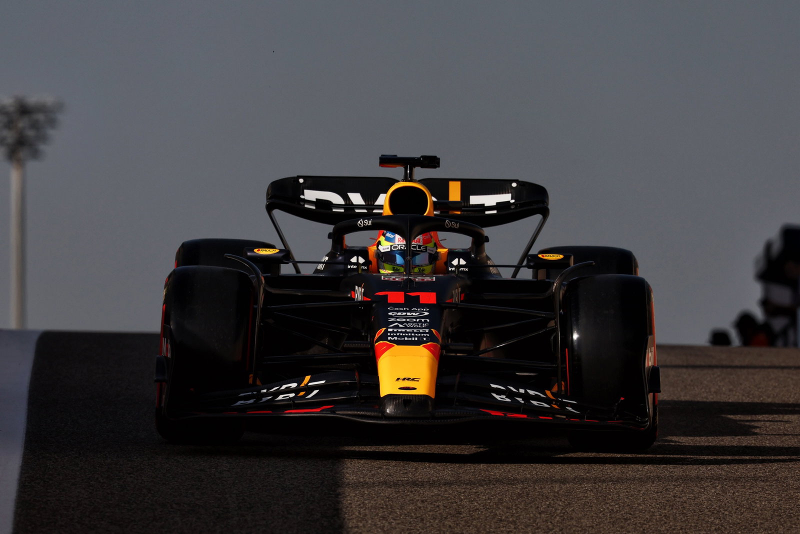 Sergio Perez (MEX ) Red Bull Racing RB19.Tes Formula 1, Sirkuit Yas Marina, Abu Dhabi, Selasa.- www.xpbimages.com,