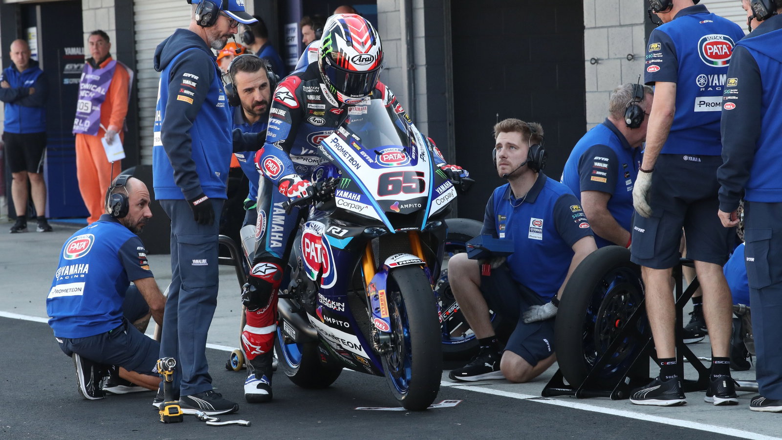 Jonathan Rea, tyre change, Australian WorldSBK, 24 February