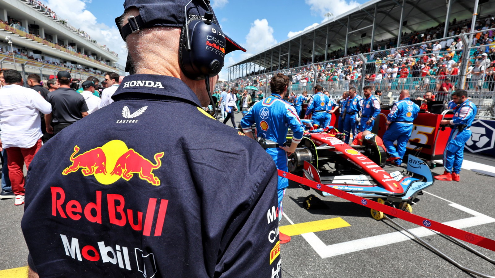 Adrian Newey (GBR) Red Bull Racing Chief Technical Officer on the grid. Formula 1 World Championship, Rd 6, Miami Grand