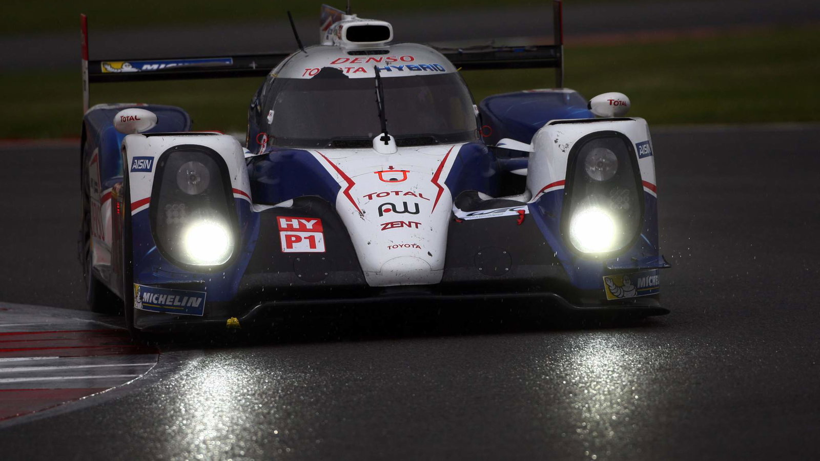 TOYOTA RACING JPN TOYOTA TS 040 - Hybrid Anthony DAVIDSON Nicolas LAPIERRE Sebastien BUEMI
