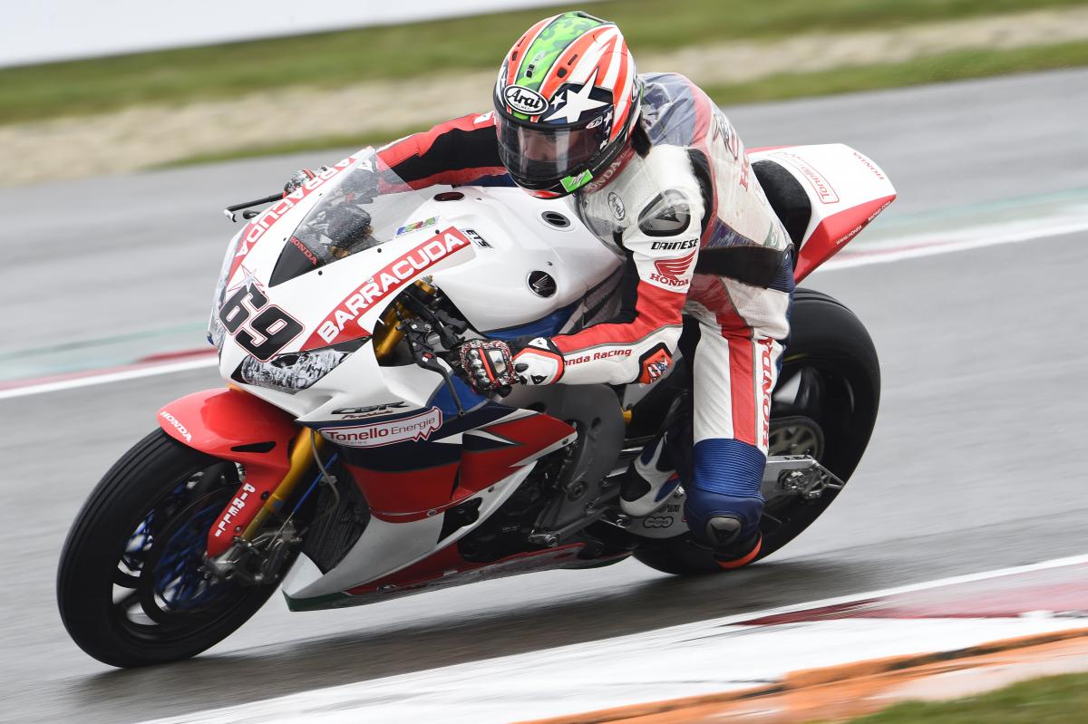 WSBK Sepang: Alex Lowes returns home with broken collarbone