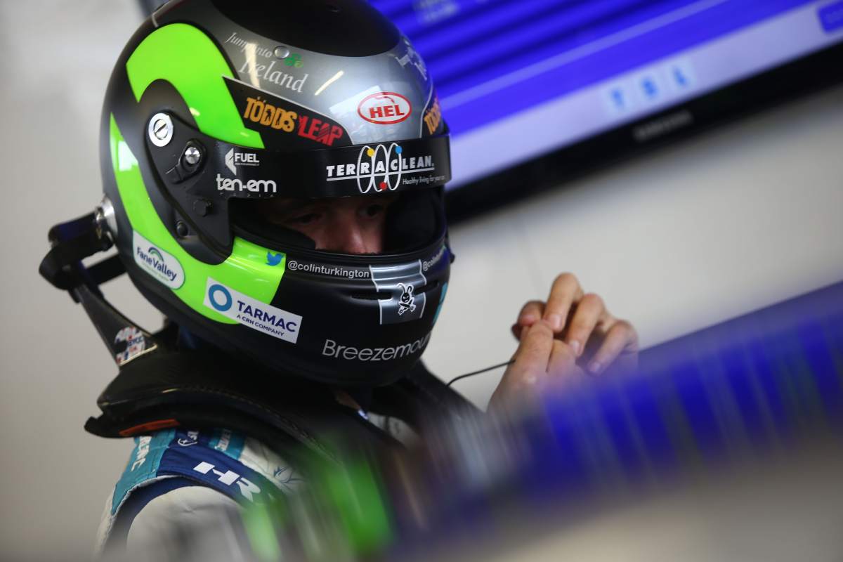 Brands Hatch Grand Prix: Turkington storms to pole in breath-taking session
