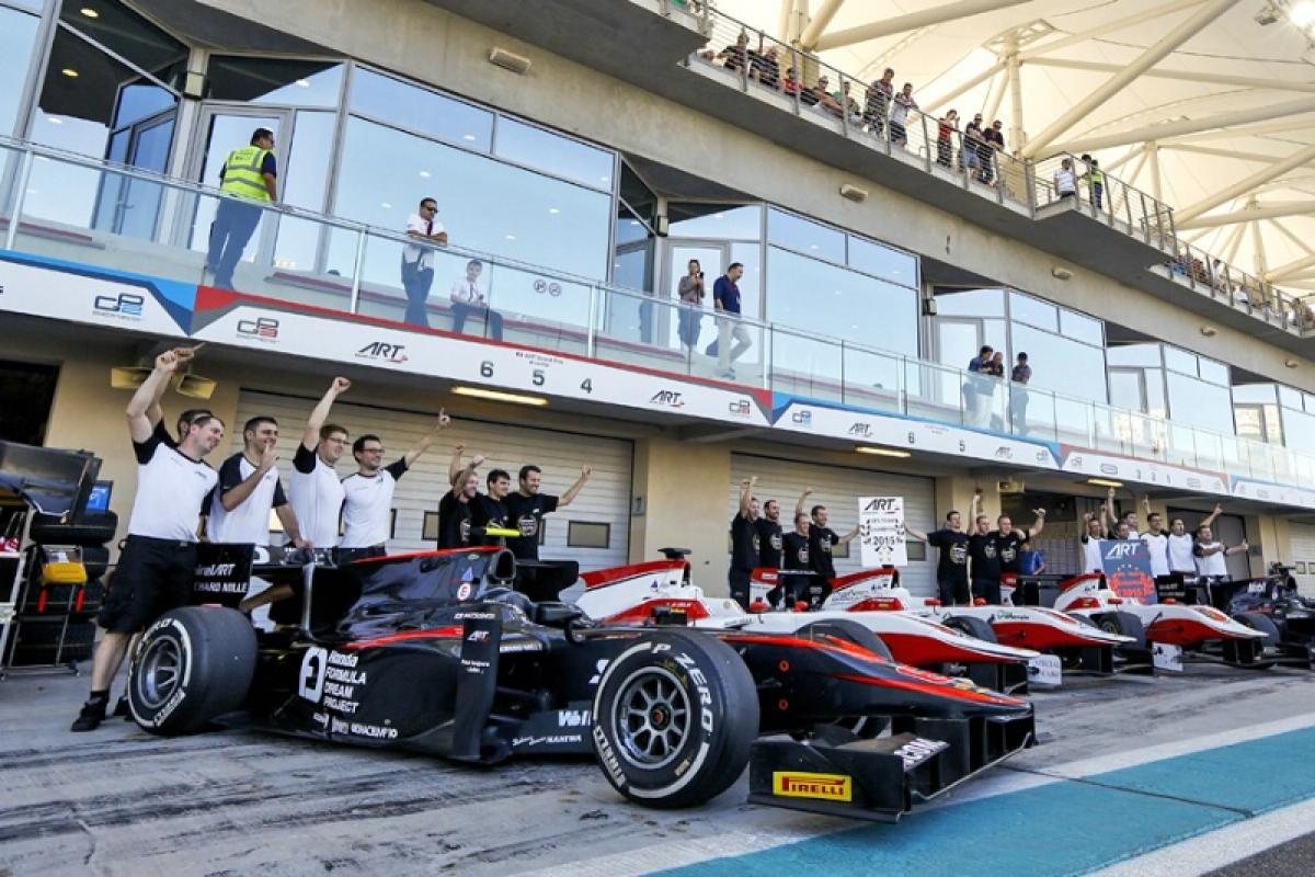 GP2: Final sprint race of 2015 aborted after huge first lap crash