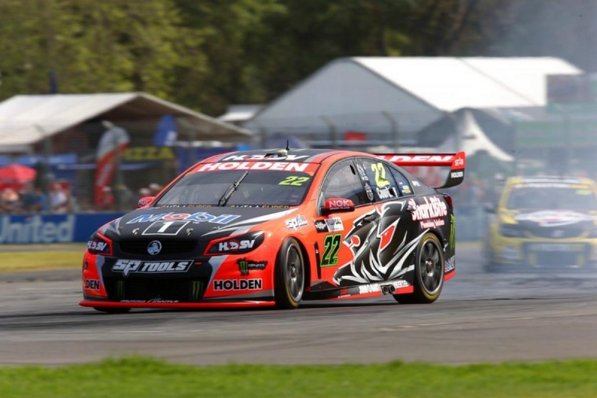 Sydney 500: Whincup fends off Van Gisbergen in race one