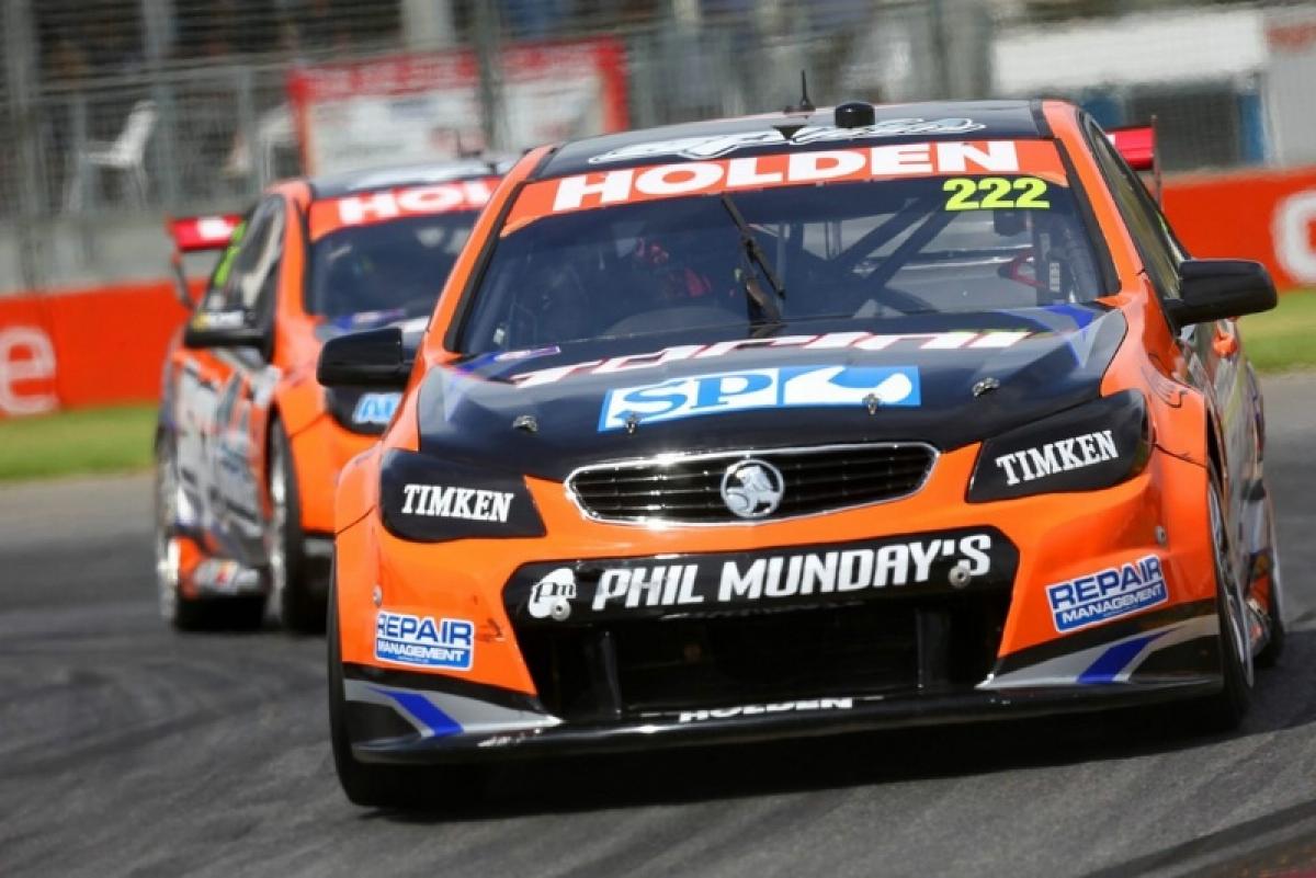 V8: Clipsal 500 - Courtney resists Whincup in classic Clipsal encounter