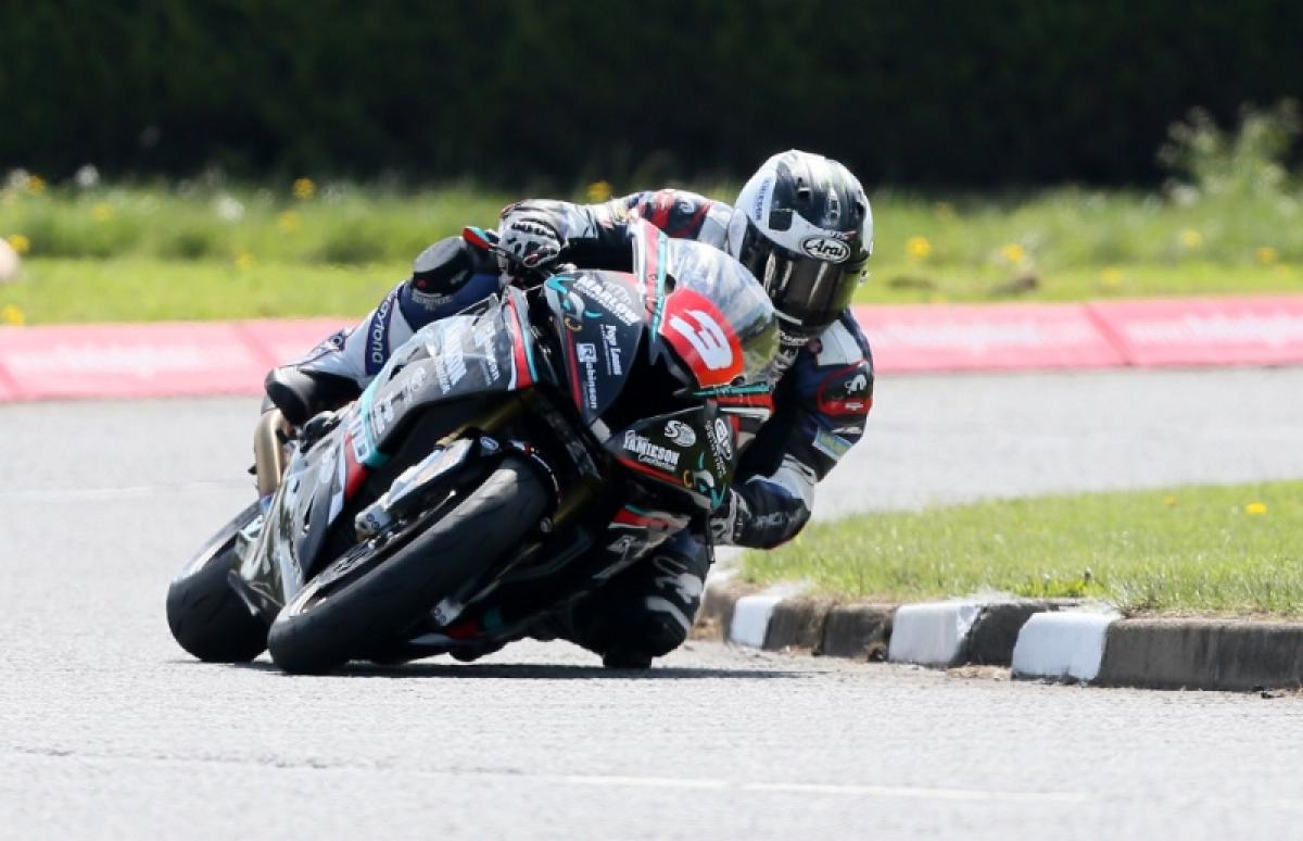 TT 2016: Irked Hutchy in spat with Dunlop