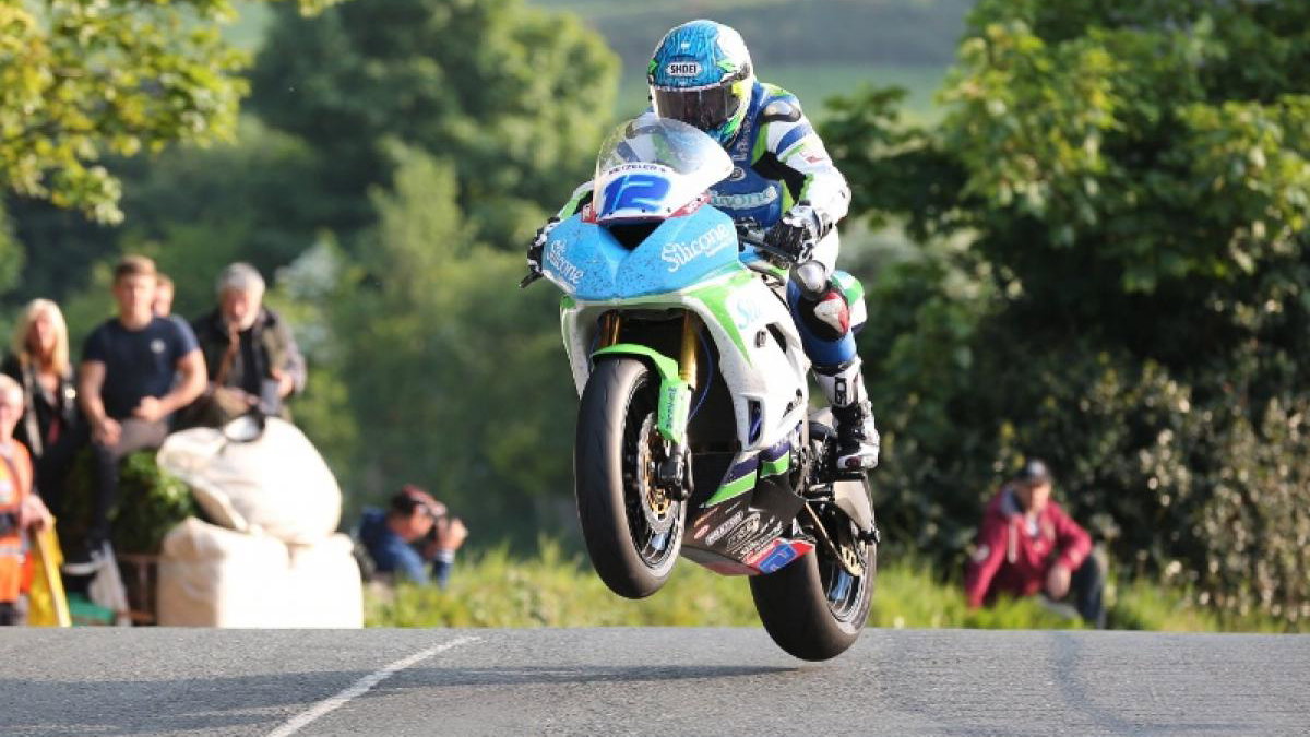 TT 2016: Harrison sets Supersport pace on first night