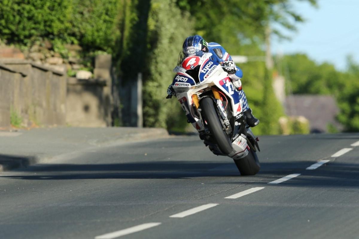 TT 2016: Paul Shoesmith killed in practice incident